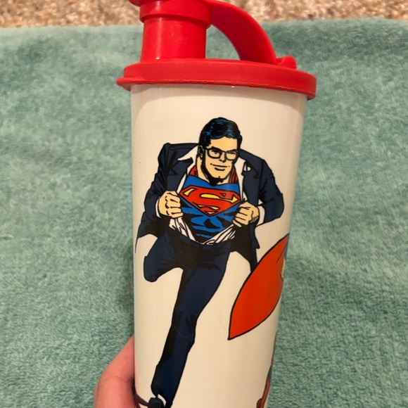 Superman Tupperware Travel Tumbler with Red Lid - Picture 3 of 6